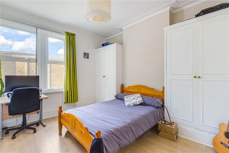 3 bedroom flat, Fulham Palace Road, London SW6