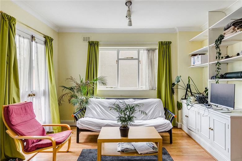 3 bedroom flat, Fulham Palace Road, London SW6