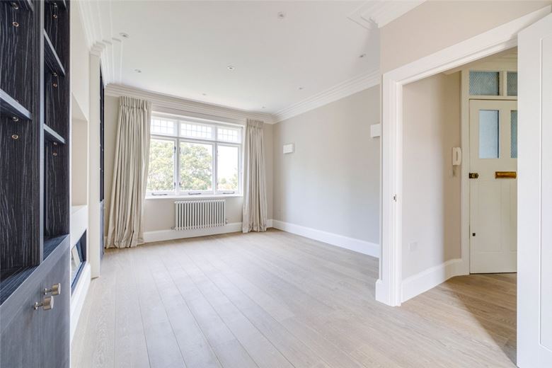 3 bedroom flat, Colehill Gardens, Fulham Palace Road SW6