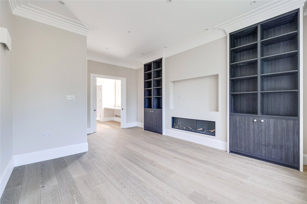 3 bedroom flat, Colehill Gardens, Fulham Palace Road SW6