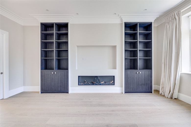 3 bedroom flat, Colehill Gardens, Fulham Palace Road SW6