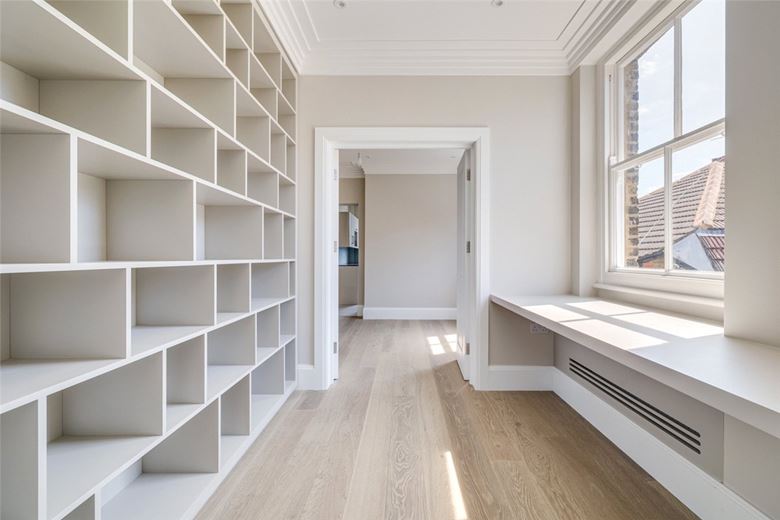 3 bedroom flat, Colehill Gardens, Fulham Palace Road SW6