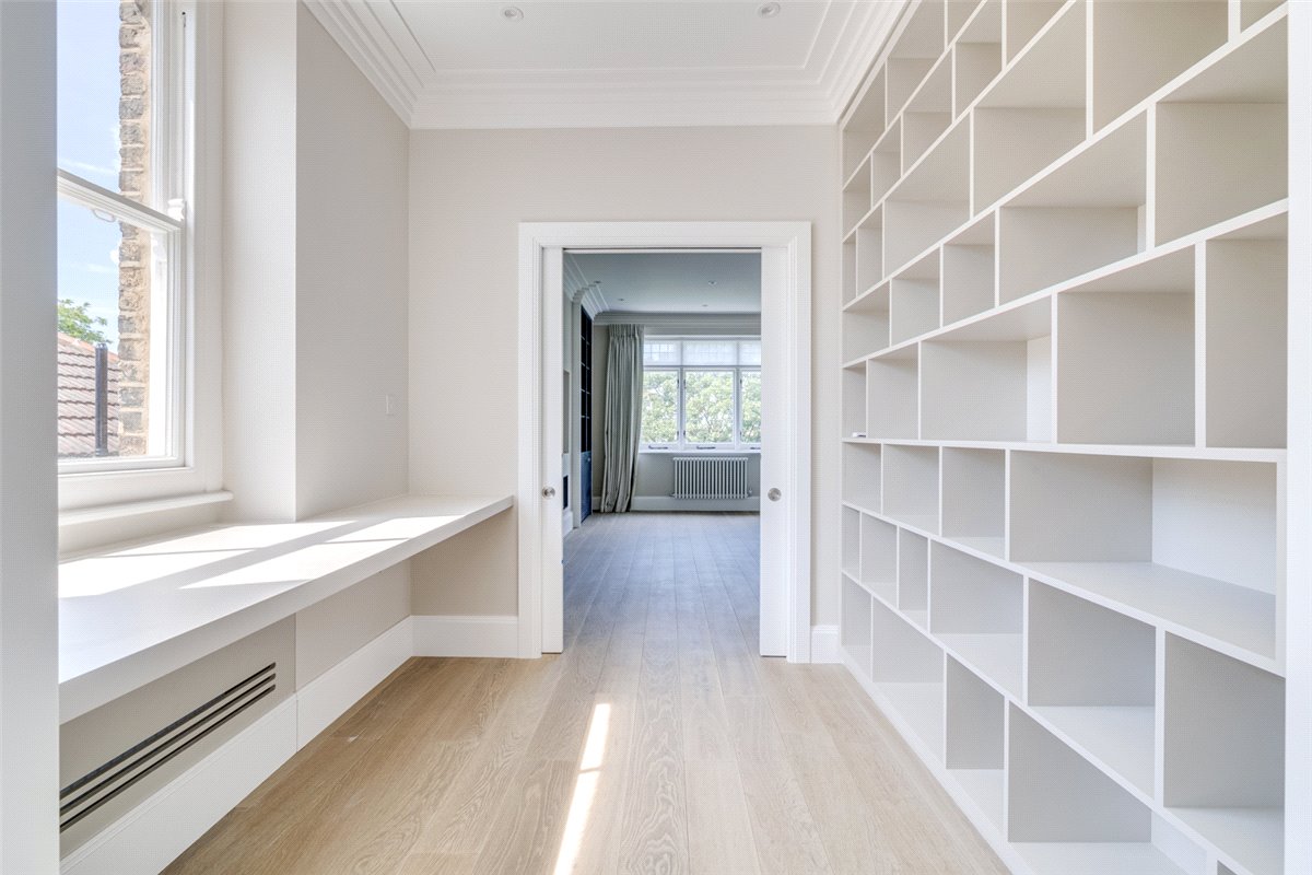 3 bedroom flat, Colehill Gardens, Fulham Palace Road SW6