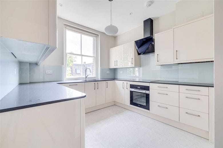 3 bedroom flat, Colehill Gardens, Fulham Palace Road SW6