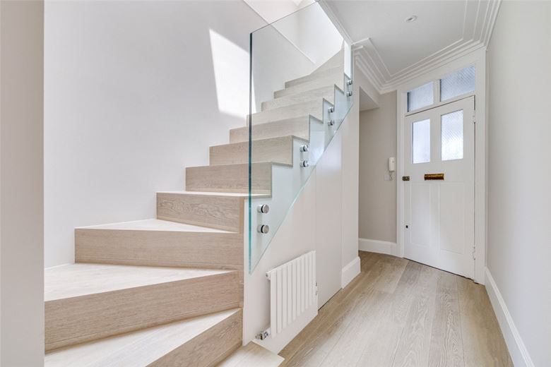 3 bedroom flat, Colehill Gardens, Fulham Palace Road SW6