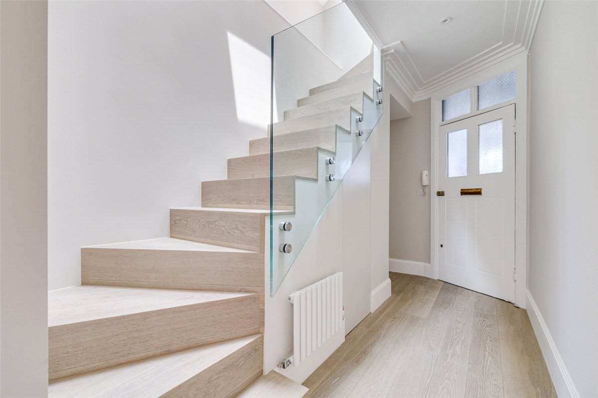 3 bedroom flat, Colehill Gardens, Fulham Palace Road SW6