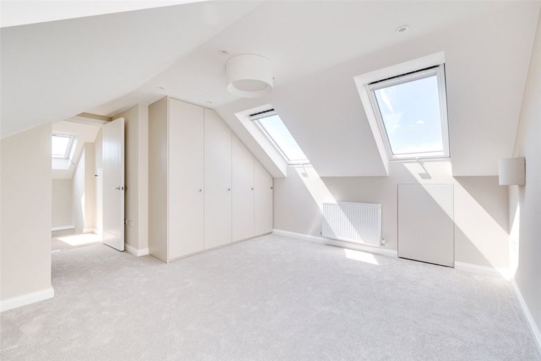 3 bedroom flat, Colehill Gardens, Fulham Palace Road SW6