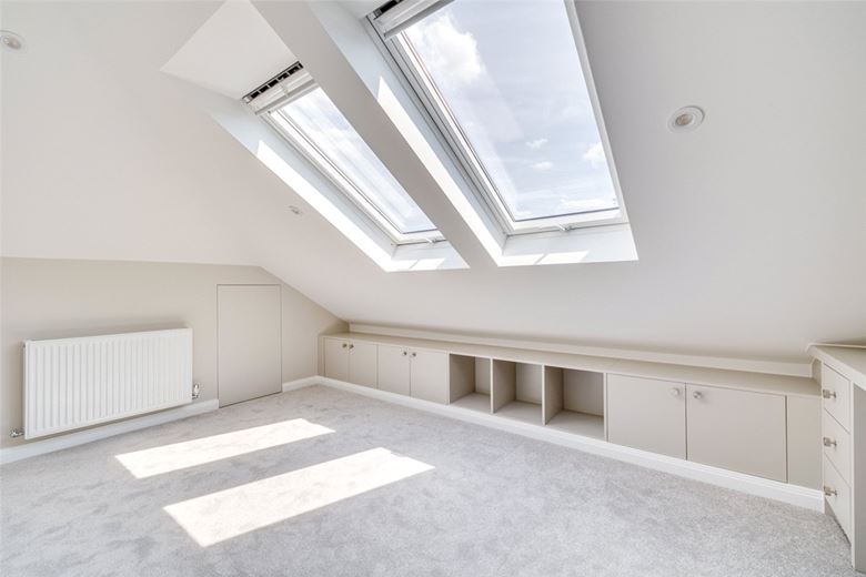3 bedroom flat, Colehill Gardens, Fulham Palace Road SW6