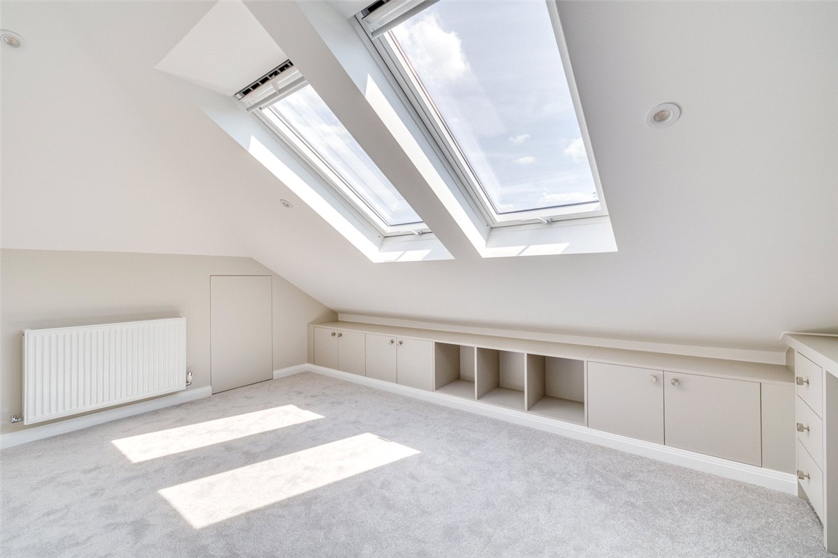 3 bedroom flat, Colehill Gardens, Fulham Palace Road SW6