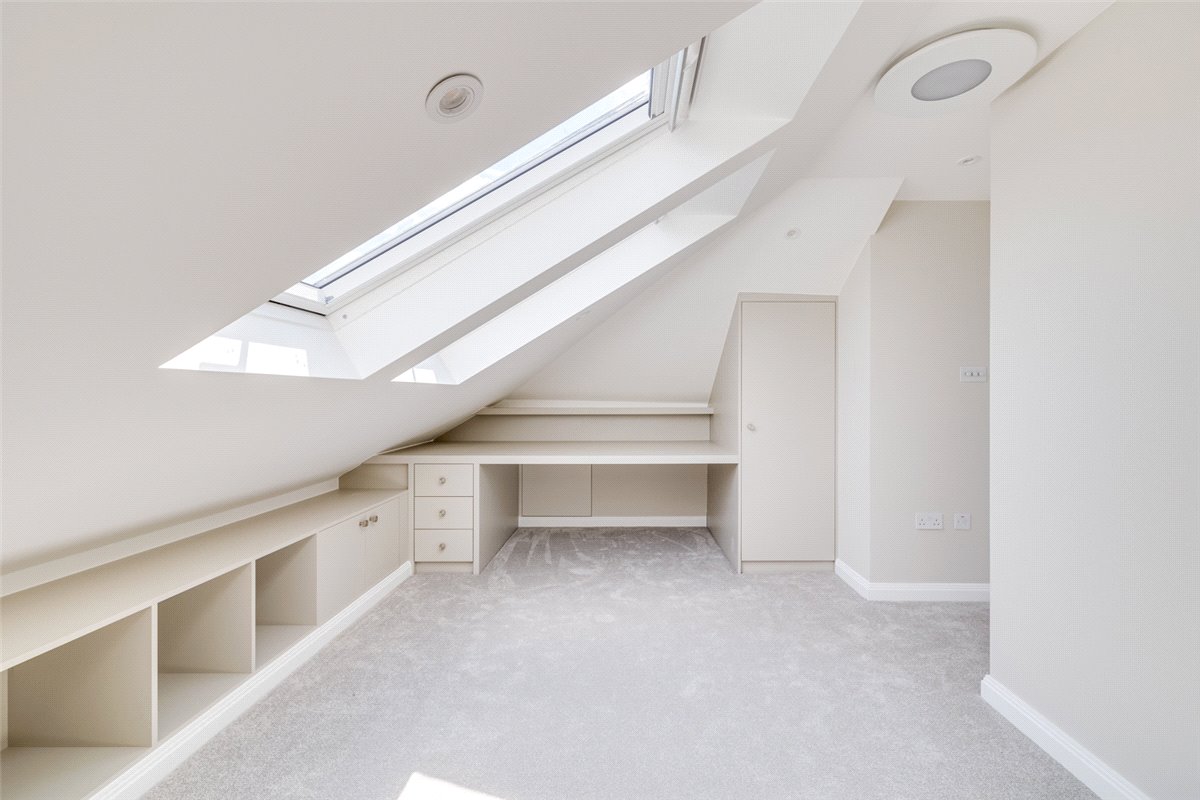3 bedroom flat, Colehill Gardens, Fulham Palace Road SW6