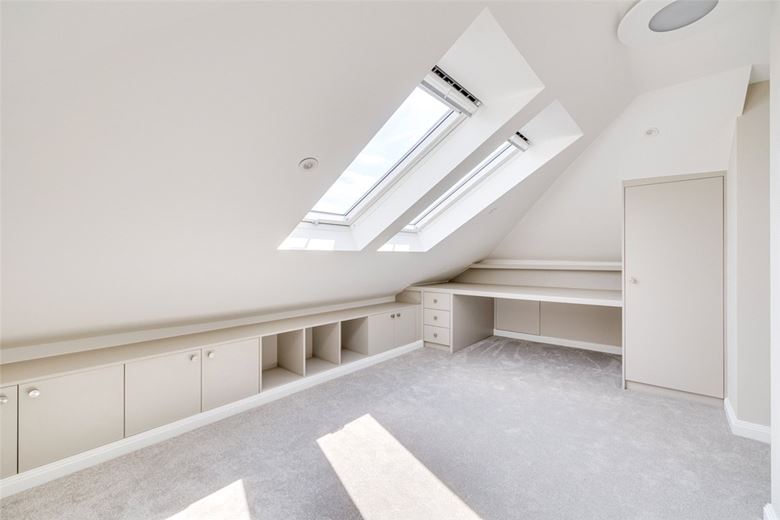 3 bedroom flat, Colehill Gardens, Fulham Palace Road SW6
