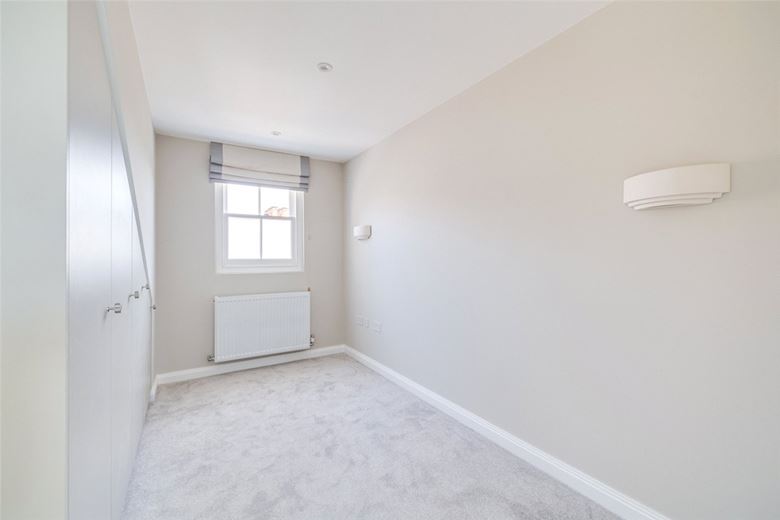 3 bedroom flat, Colehill Gardens, Fulham Palace Road SW6