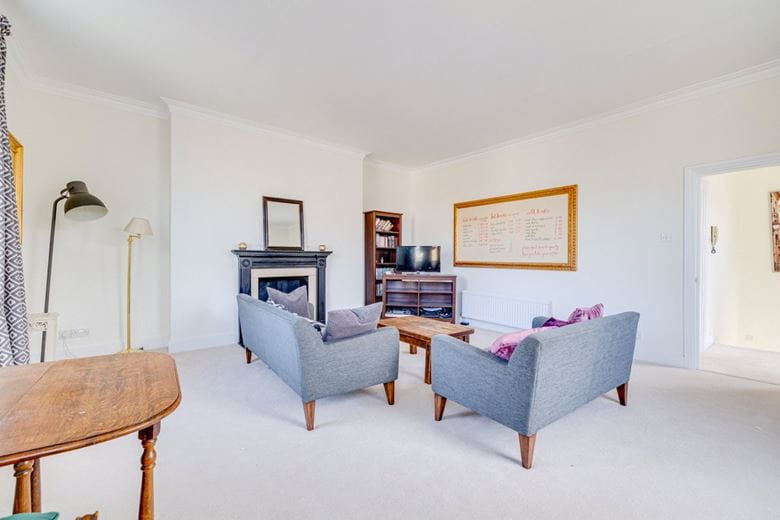 3 bedroom maisonette, Fulham Road, London SW6 - Let Agreed