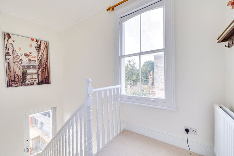 3 bedroom maisonette, Fulham Road, London SW6 - Let Agreed