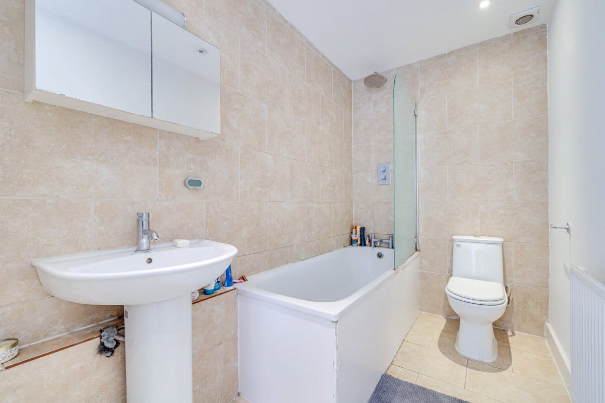 3 bedroom maisonette, Fulham Road, London SW6 - Let Agreed