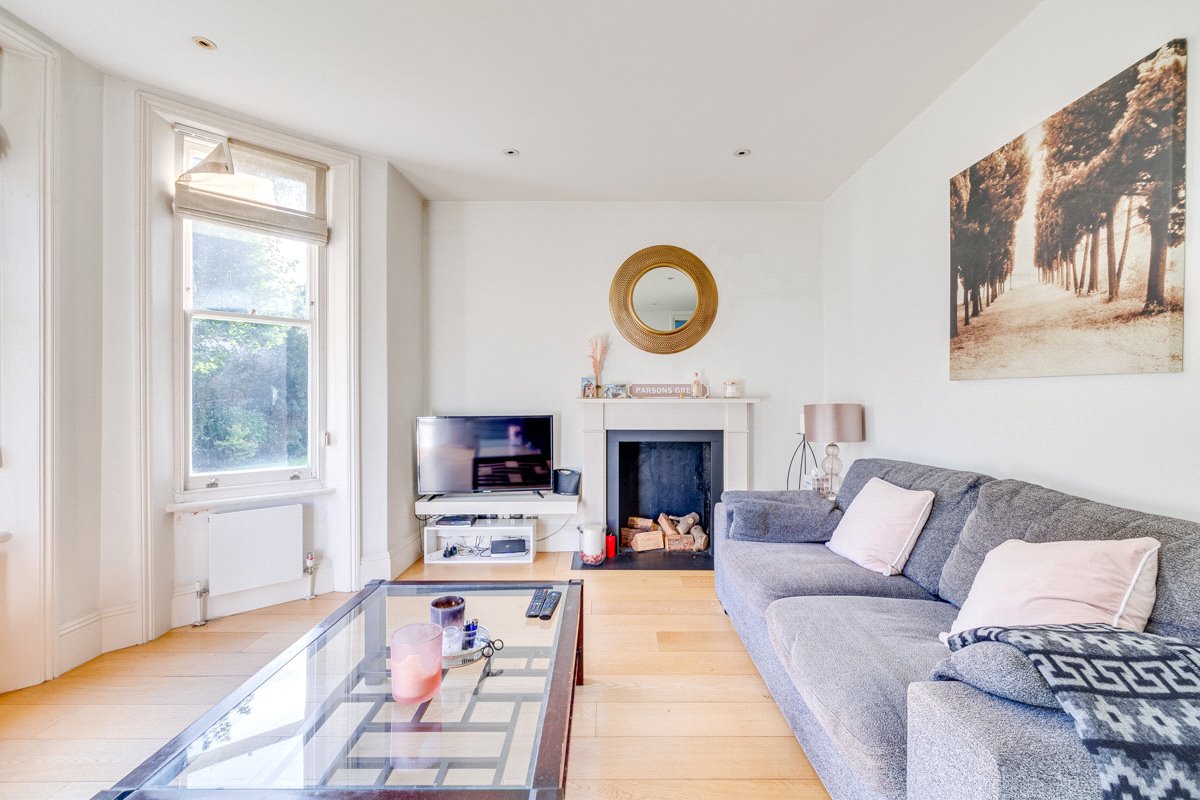 3 bedroom flat, Drive Mansions, Fulham Road SW6 - Available