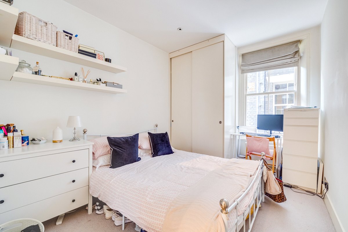 3 bedroom flat, Drive Mansions, Fulham Road SW6 - Available