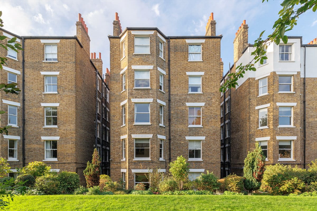 3 bedroom flat, Drive Mansions, Fulham Road SW6 - Available