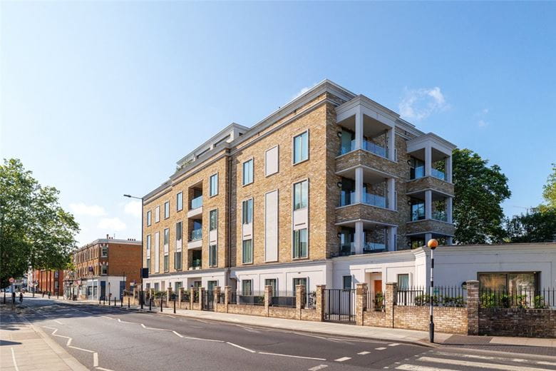 2 bedroom flat, Lillie Road, London SW6 - Available
