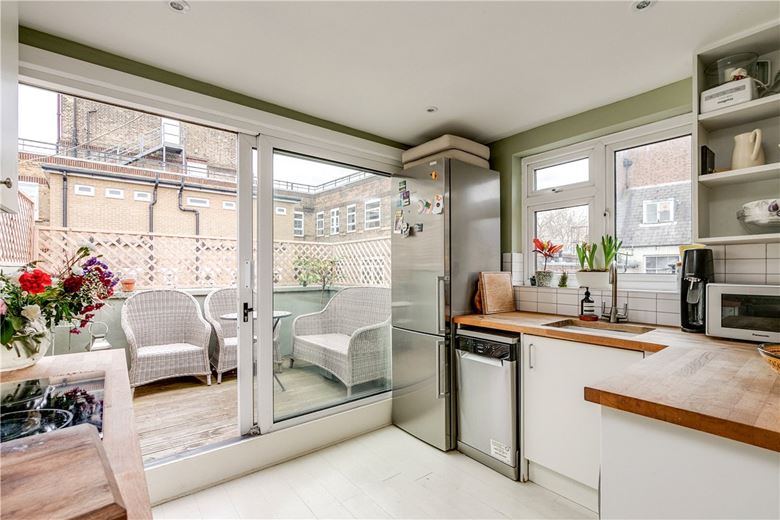3 bedroom flat, Ackmar Road, London SW6 - Available