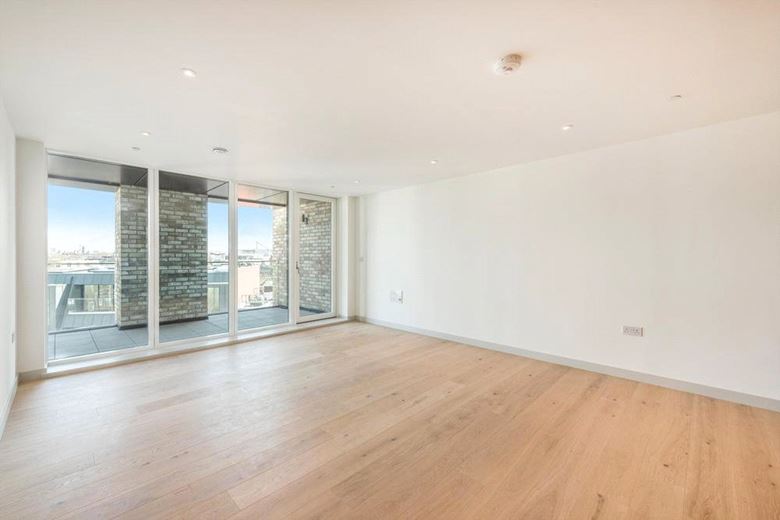 2 bedroom flat, Heckfield Place, London SW6