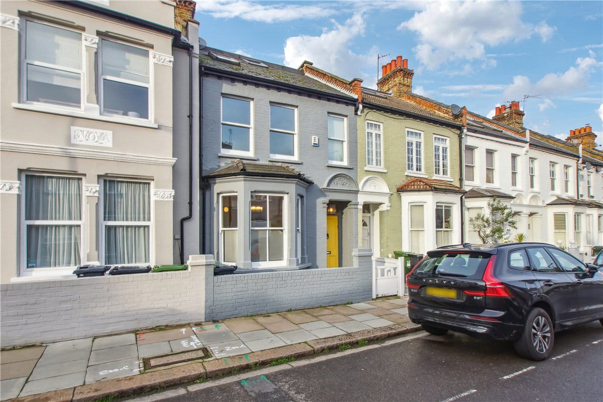 3 bedroom house, Colehill Lane, London SW6 - Available