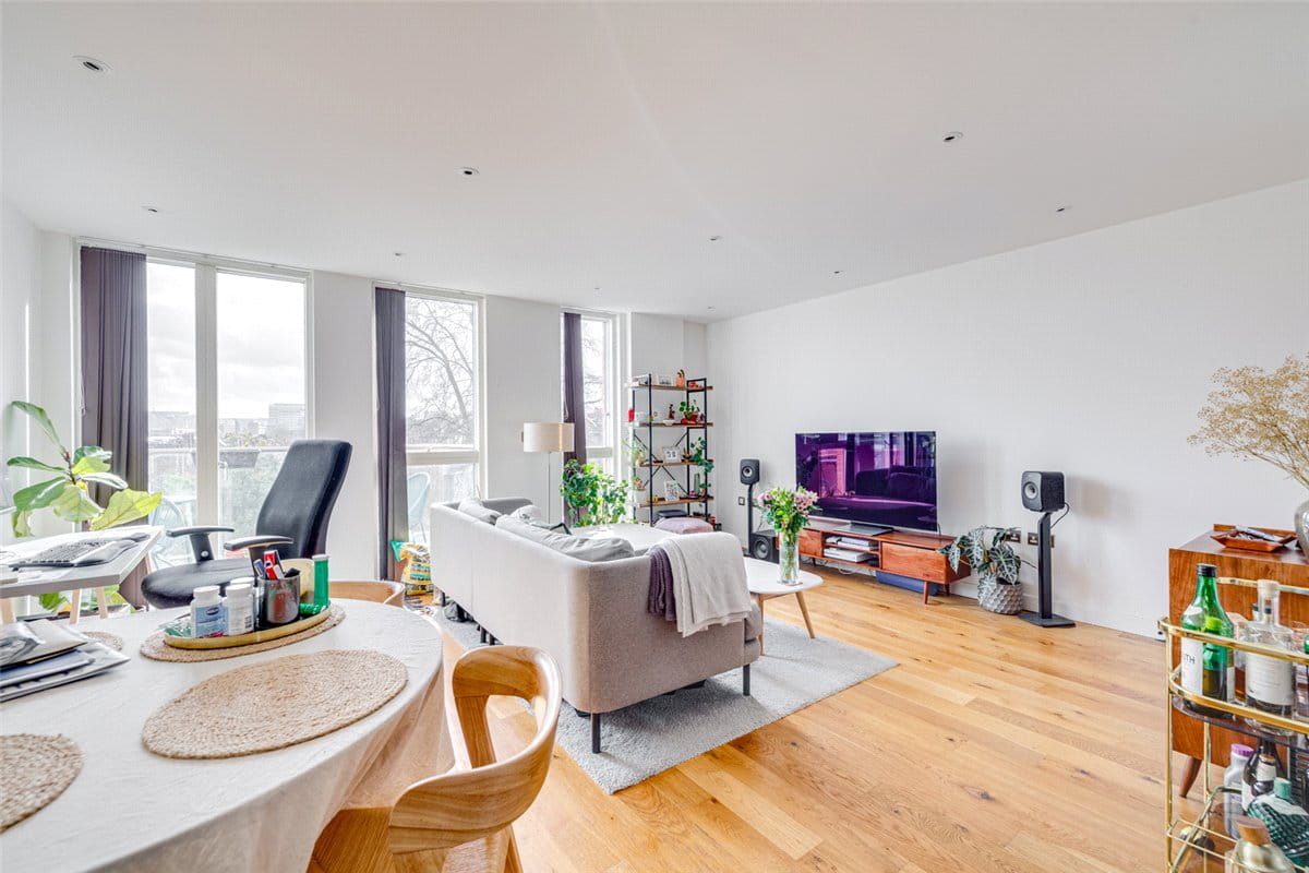2 bedroom flat, Sharp House, 91 Goldhawk Road W12 - Available