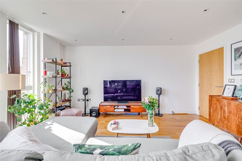 2 bedroom flat, Sharp House, 91 Goldhawk Road W12 - Available