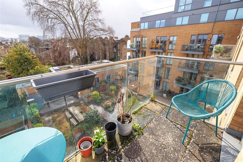 2 bedroom flat, Sharp House, 91 Goldhawk Road W12 - Available