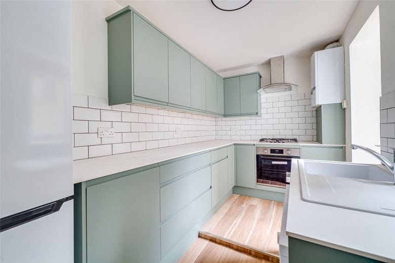3 bedroom flat, Westcroft Square, London W6 - Available