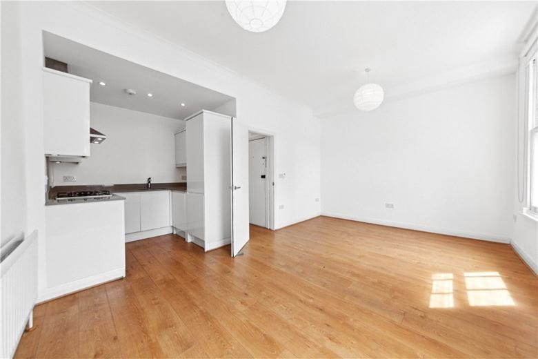 1 bedroom flat, Harwood Road, London SW6 - Let Agreed