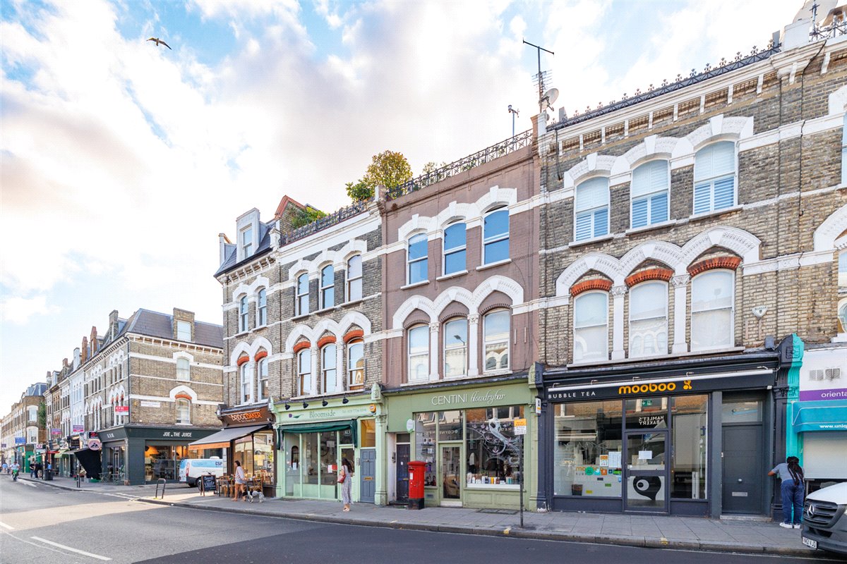 2 bedroom flat, Fulham Road, London SW6 - Available