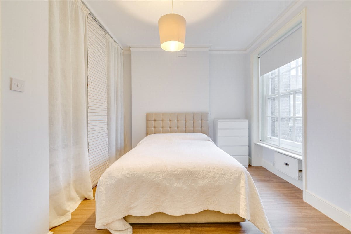 2 bedroom flat, Fulham Road, London SW10 - Let Agreed