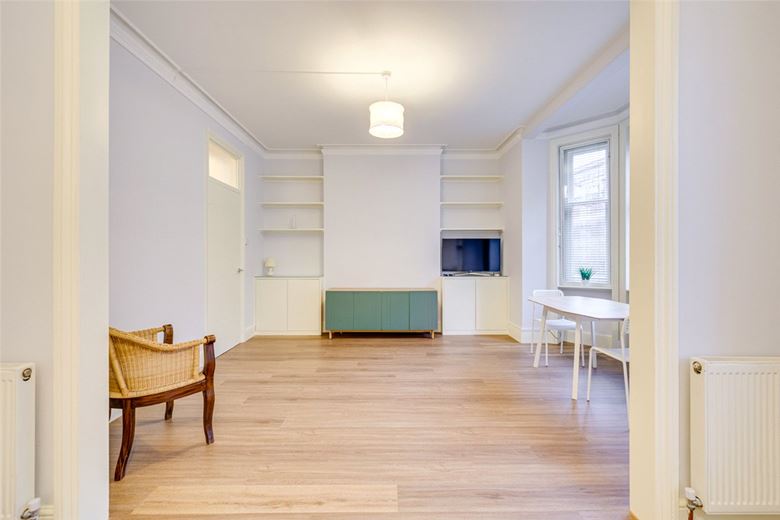 2 bedroom flat, Fulham Road, London SW10