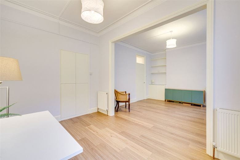 2 bedroom flat, Fulham Road, London SW10 - Let Agreed