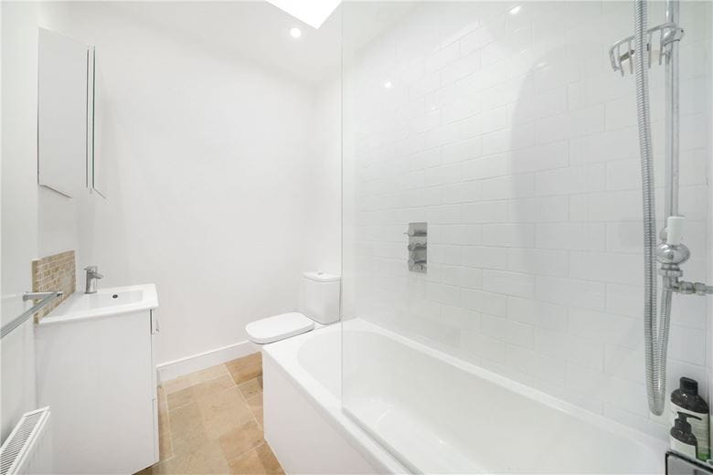 2 bedroom flat, Langthorne Street, London SW6 - Let Agreed