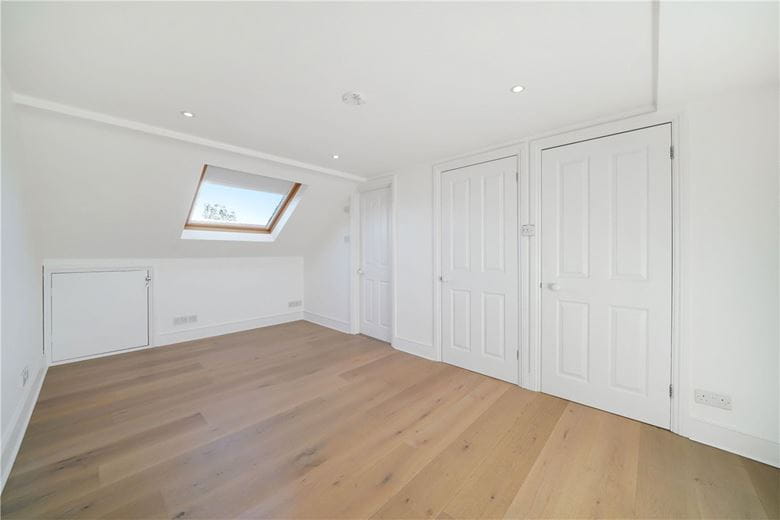 2 bedroom flat, Langthorne Street, London SW6 - Let Agreed