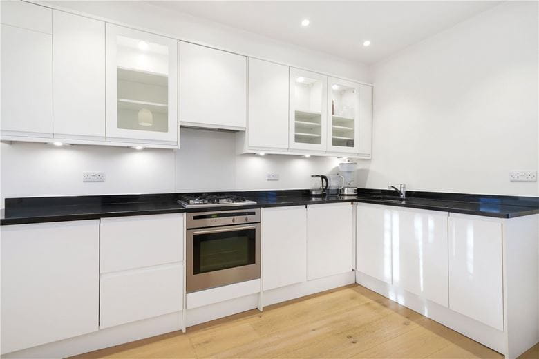 2 bedroom flat, Langthorne Street, London SW6 - Let Agreed