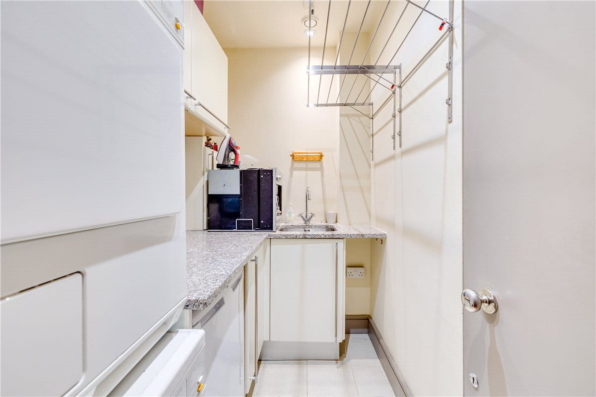 2 bedroom flat, Farm Lane, London SW6 - Let Agreed