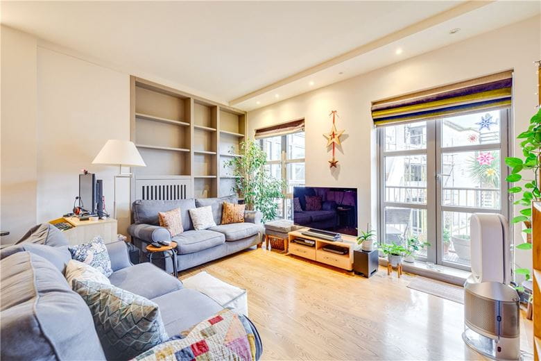 2 bedroom flat, Farm Lane, London SW6 - Available