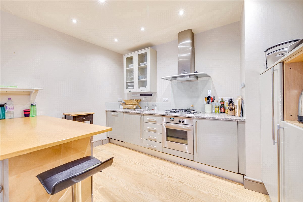 2 bedroom flat, Farm Lane, London SW6 - Let Agreed