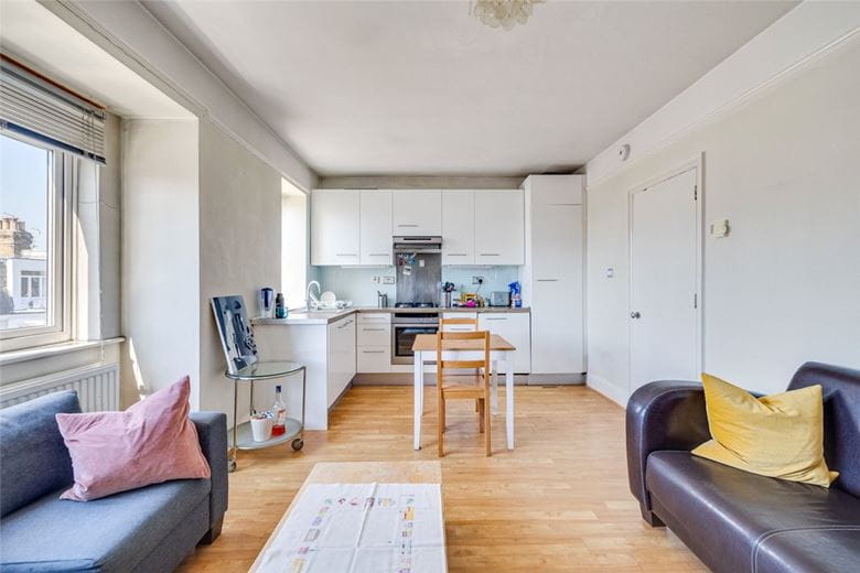 2 bedroom flat, Munster Road, London SW6 - Available