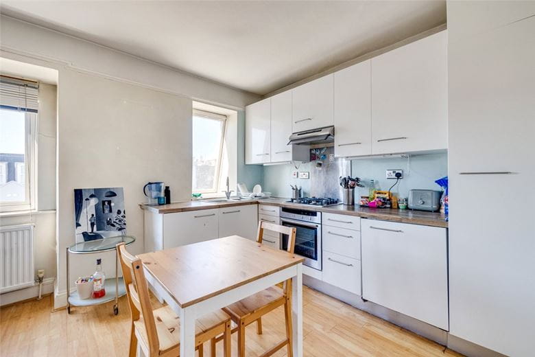 2 bedroom flat, Munster Road, London SW6 - Available