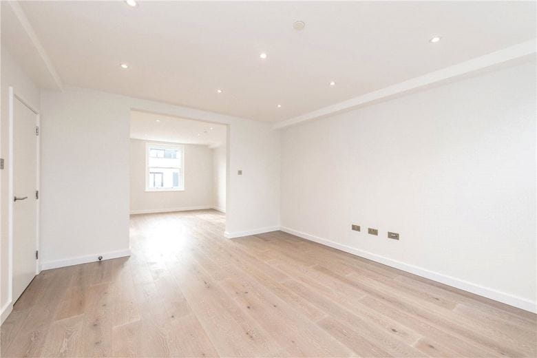 2 bedroom flat, King Street, London W6 - Available