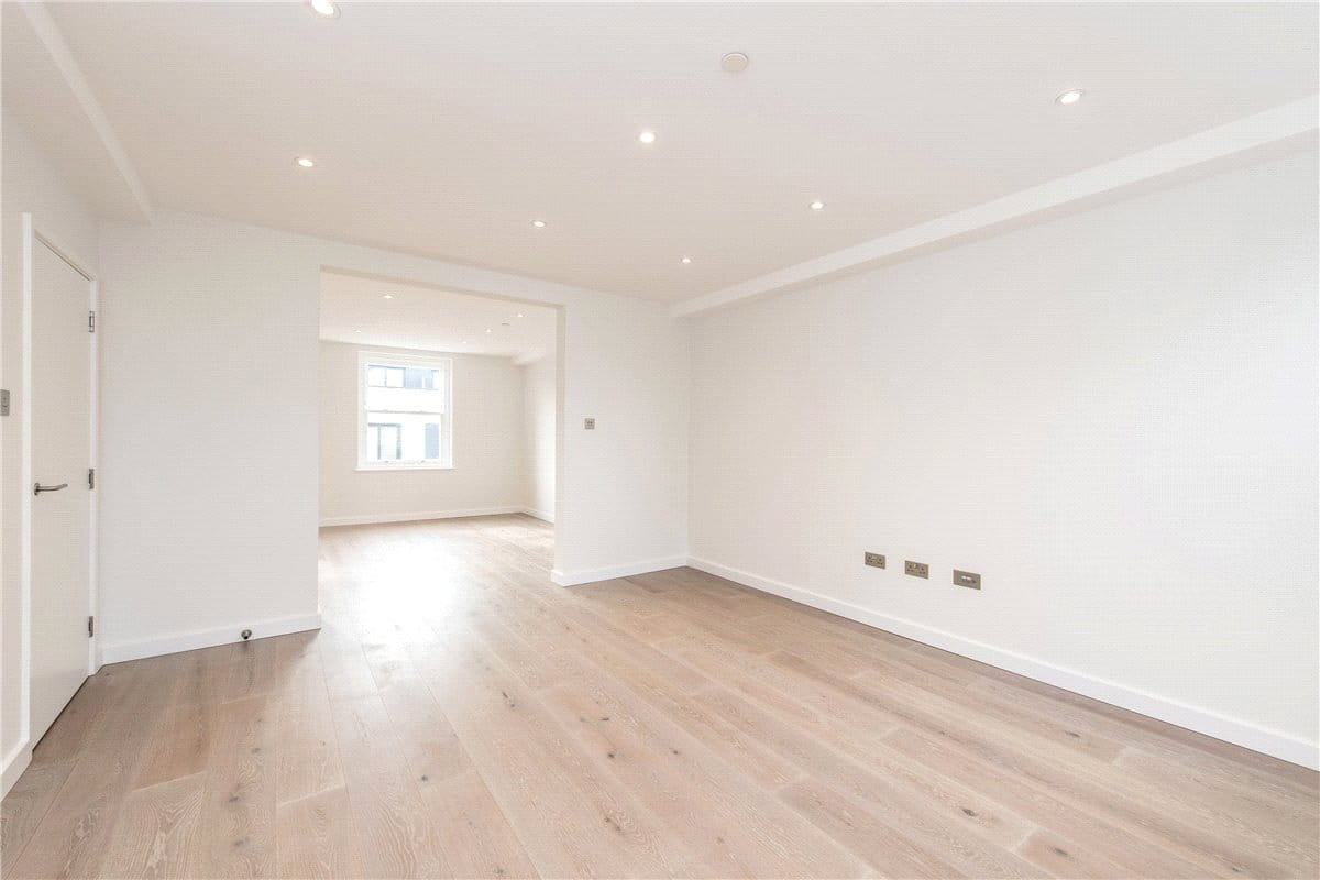2 bedroom flat, King Street, London W6 - Available