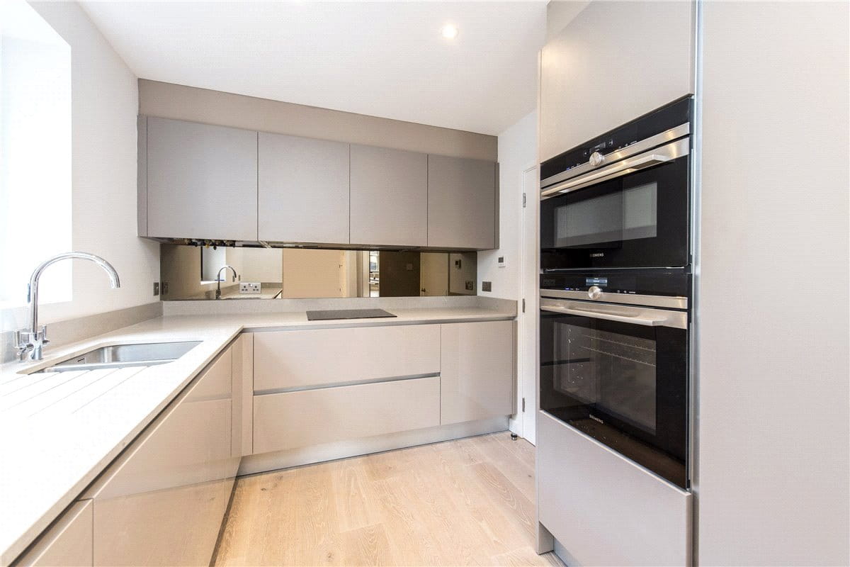 2 bedroom flat, King Street, London W6 - Available