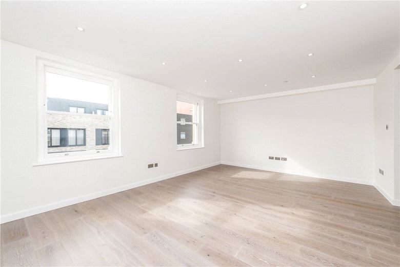 2 bedroom flat, King Street, London W6 - Available