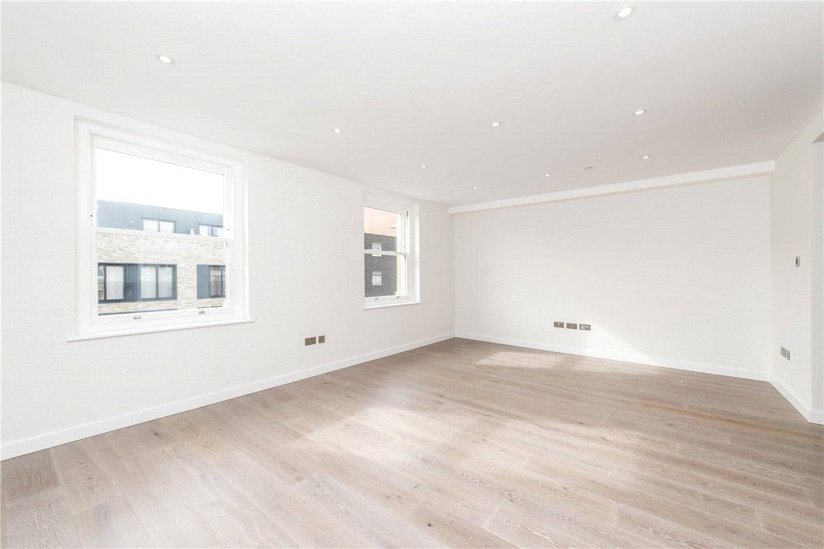 2 bedroom flat, King Street, London W6 - Available