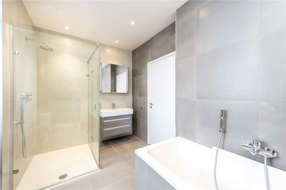 2 bedroom flat, King Street, London W6 - Available