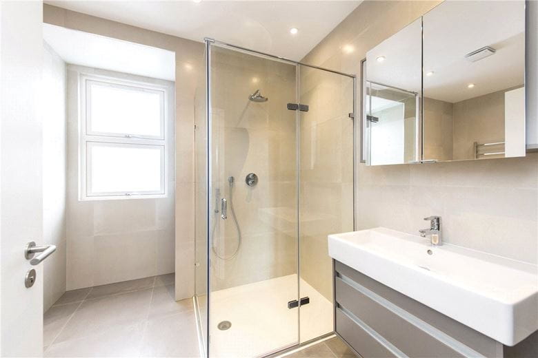 2 bedroom flat, King Street, London W6 - Available